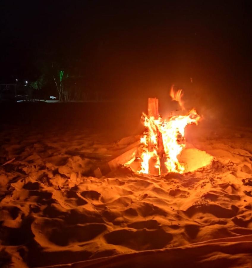 O Paraíso é aqui - Suíte com sacada de frente para o mar, tv com Netflix, ar condicionado e café da manhã incluso Caravelas Exterior foto